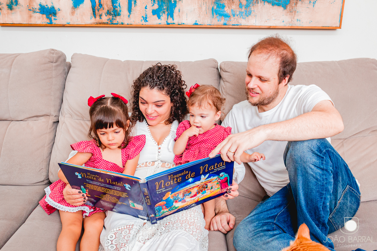 ensaio fotográfico e fotos de família em casa de natal com árvore de natal fotos de criança natal natalina