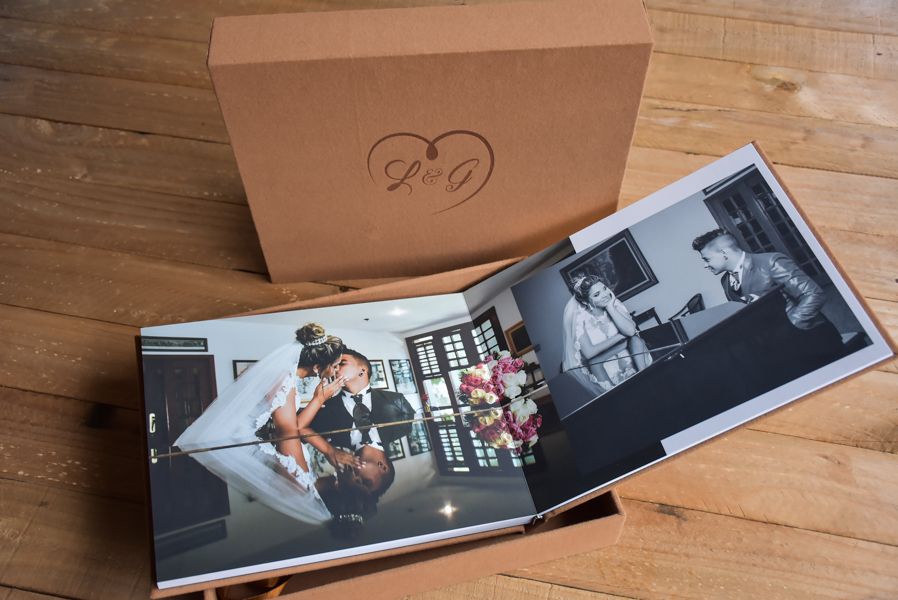 Álbum 24x60  e outros tamanhos, capa em acrílico revestido com tecido e caixa com gravação das iniciais.  