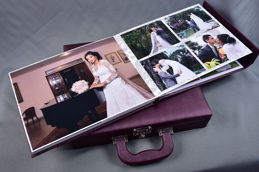 Álbum 24x60  e outros tamanhos, capa com foto na frente e fechamento de imã revestido com courino e maleta