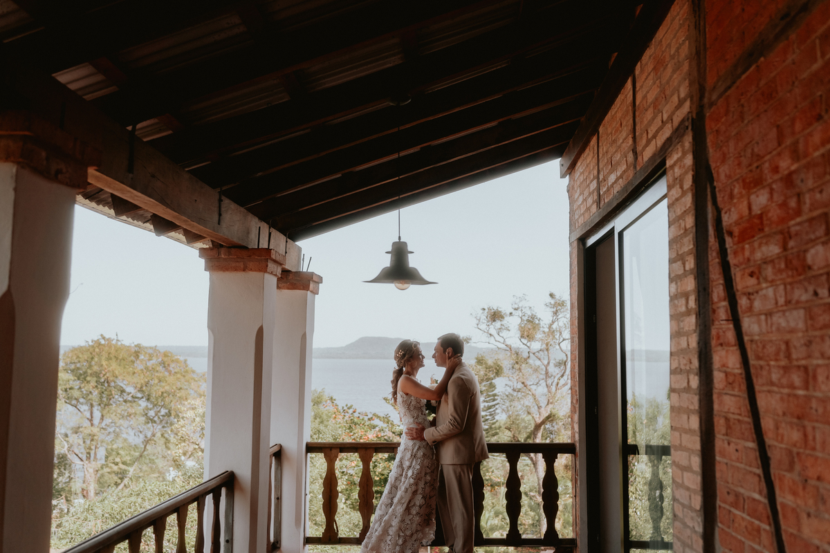 Sesión de novios en su boda de día en San Bernardino Paraguay