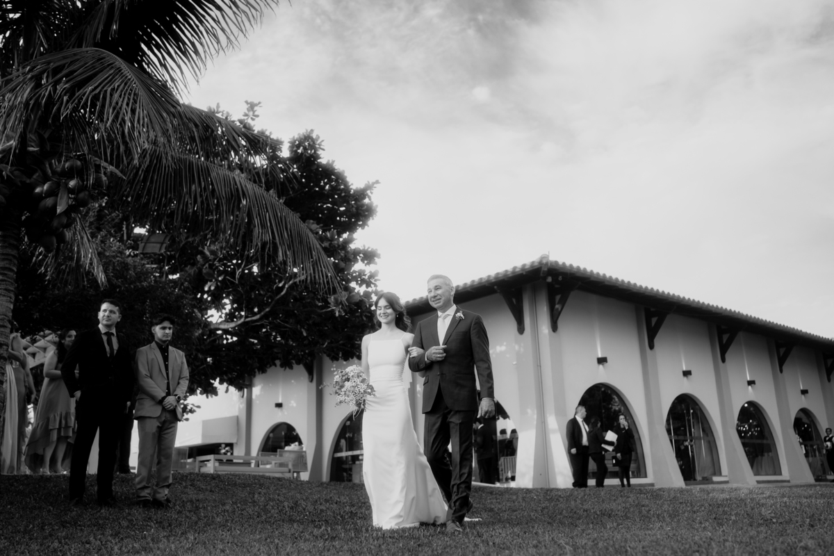 Fotografía de bodas. Bodas frente al lago Ypacarai. Fotógrafo de bodas. Boda en San Bernardino. Club Náutico. Paraguay.