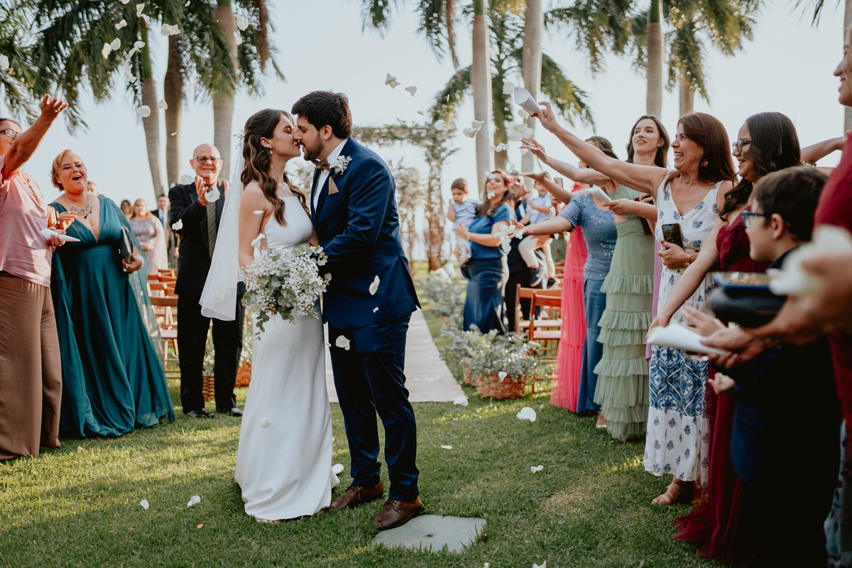 Fotografía de bodas. Bodas frente al lago Ypacarai. Fotógrafo de bodas. Boda en San Bernardino. Club Náutico. Paraguay.