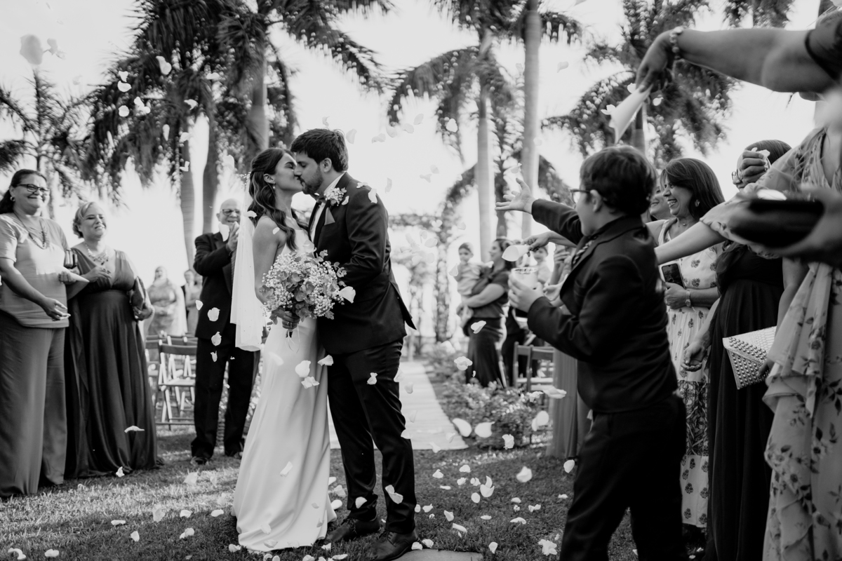 Fotografía de bodas. Bodas frente al lago Ypacarai. Fotógrafo de bodas. Boda en San Bernardino. Club Náutico. Paraguay.