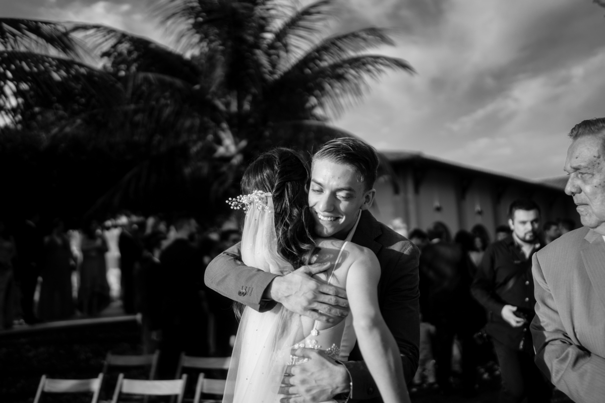 Fotografía de bodas. Bodas frente al lago Ypacarai. Fotógrafo de bodas. Boda en San Bernardino. Club Náutico. Paraguay.