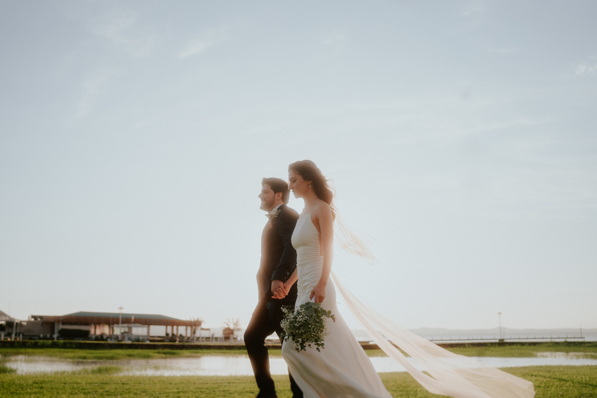 Fotografía de bodas. Bodas frente al lago Ypacarai. Fotógrafo de bodas. Boda en San Bernardino. Club Náutico. Paraguay.