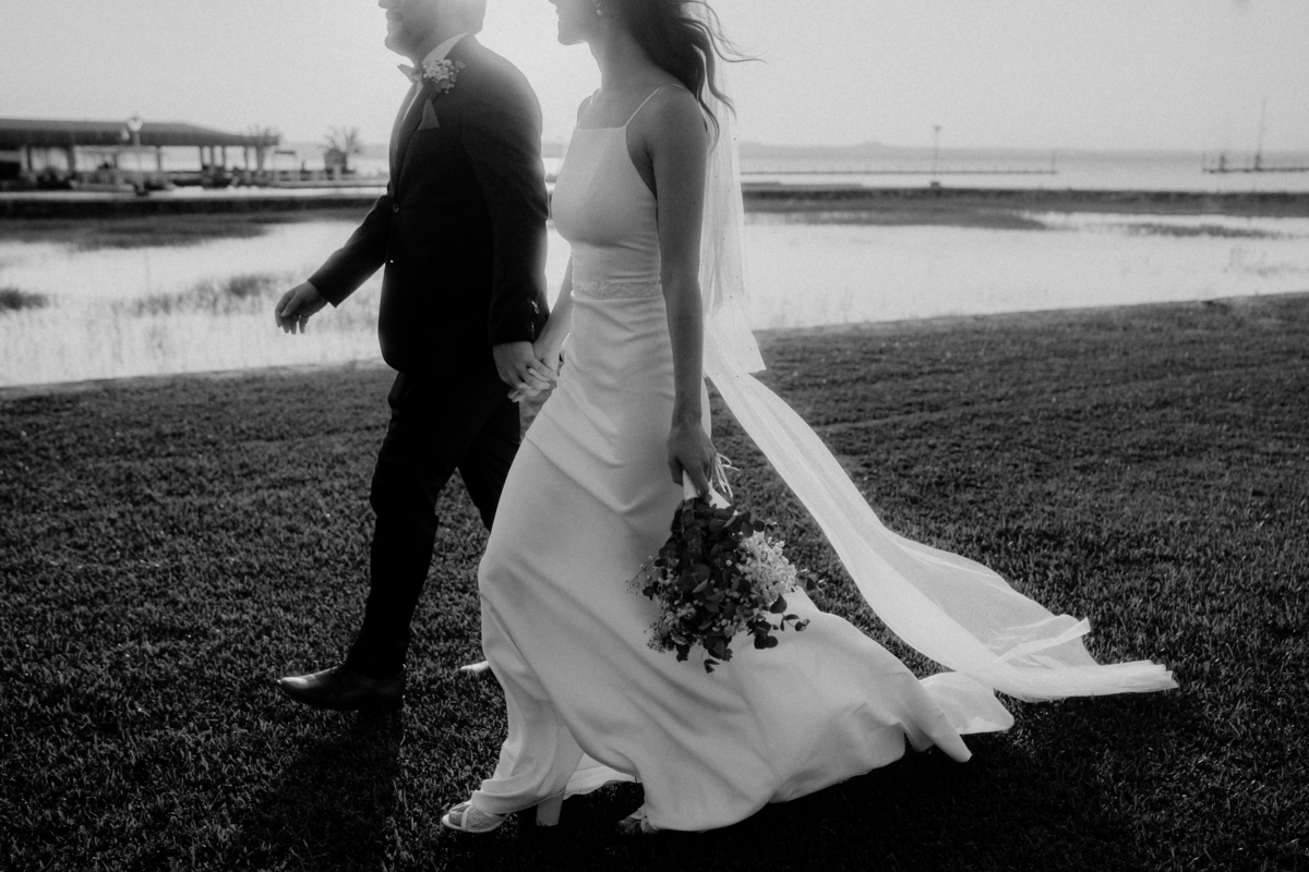 Fotografía de bodas. Bodas frente al lago Ypacarai. Fotógrafo de bodas. Boda en San Bernardino. Club Náutico. Paraguay.