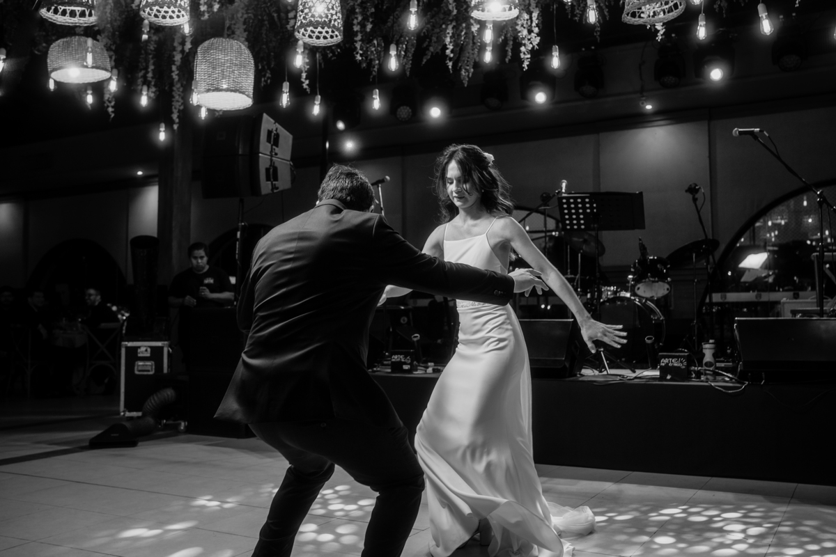 Fotografía de bodas. Bodas frente al lago Ypacarai. Fotógrafo de bodas. Boda en San Bernardino. Club Náutico. Paraguay.