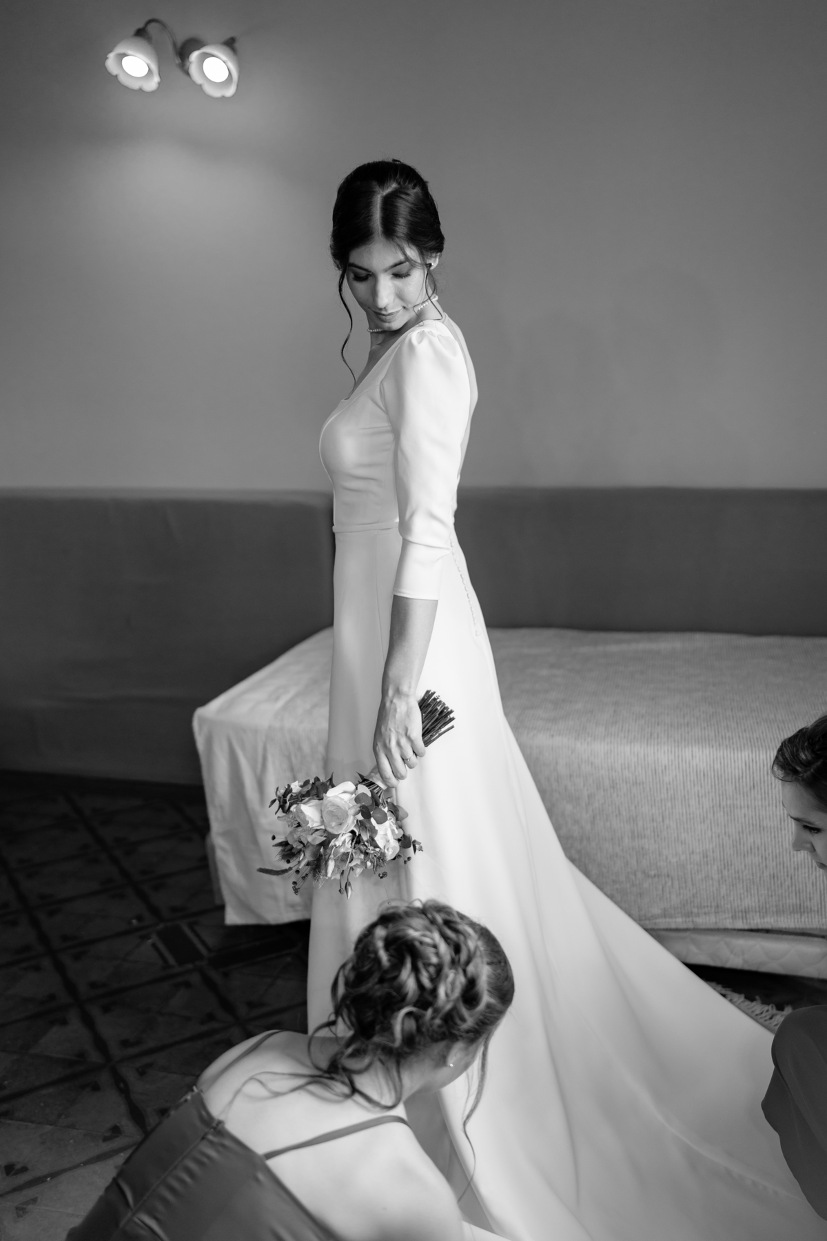 Fotografía de bodas. previa de la novia en su Boda en Castillo de Remanso, Paraguay
David Alvarado Fotografía