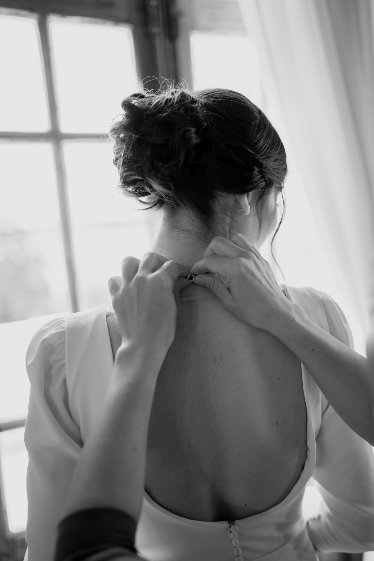 Fotografía de bodas. previa de la novia en su Boda en Castillo de Remanso, Paraguay
David Alvarado Fotografía