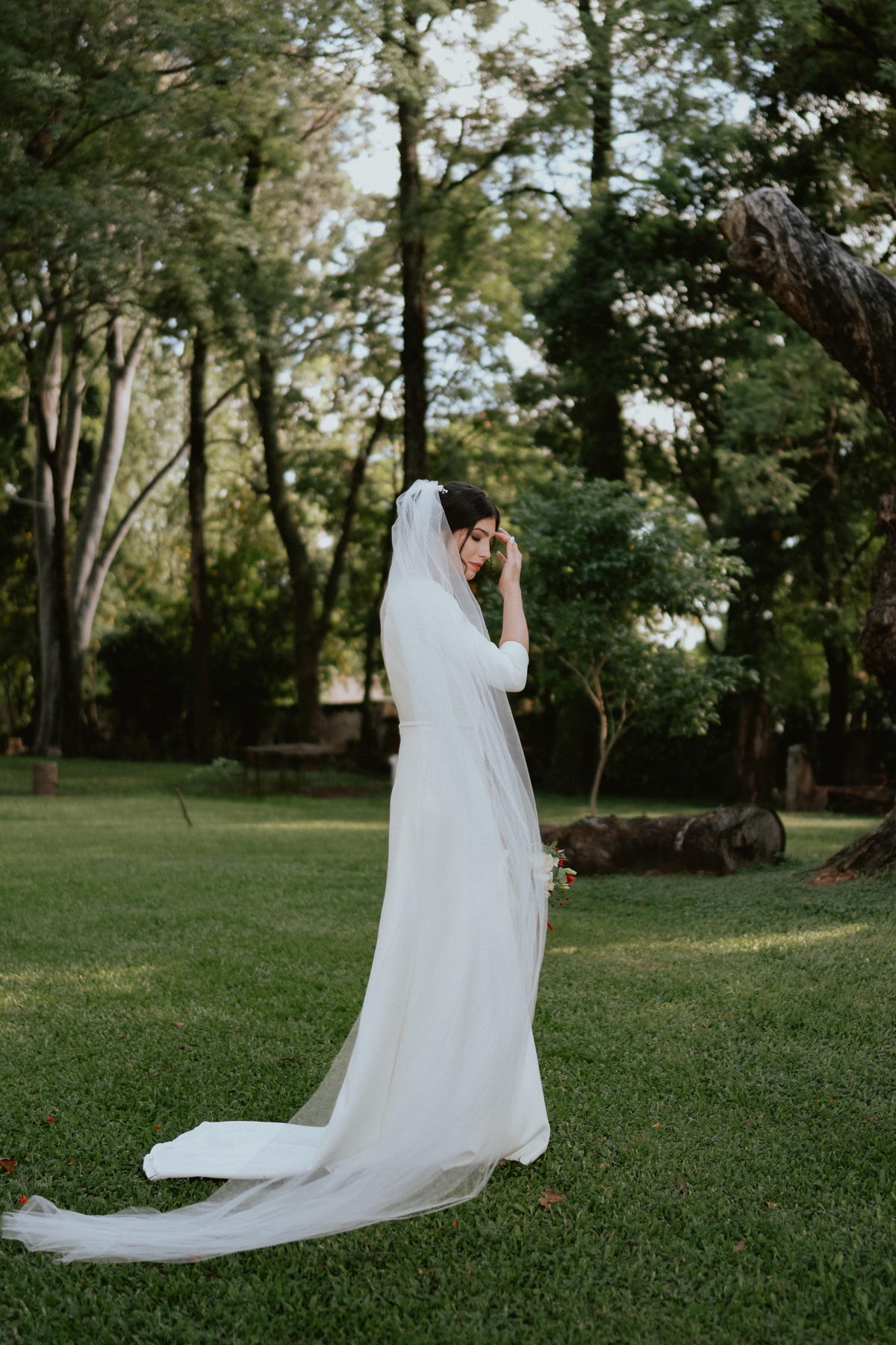 Fotografía de bodas. First look Boda en Castillo de Remanso, Paraguay.
David Alvarado Fotografía