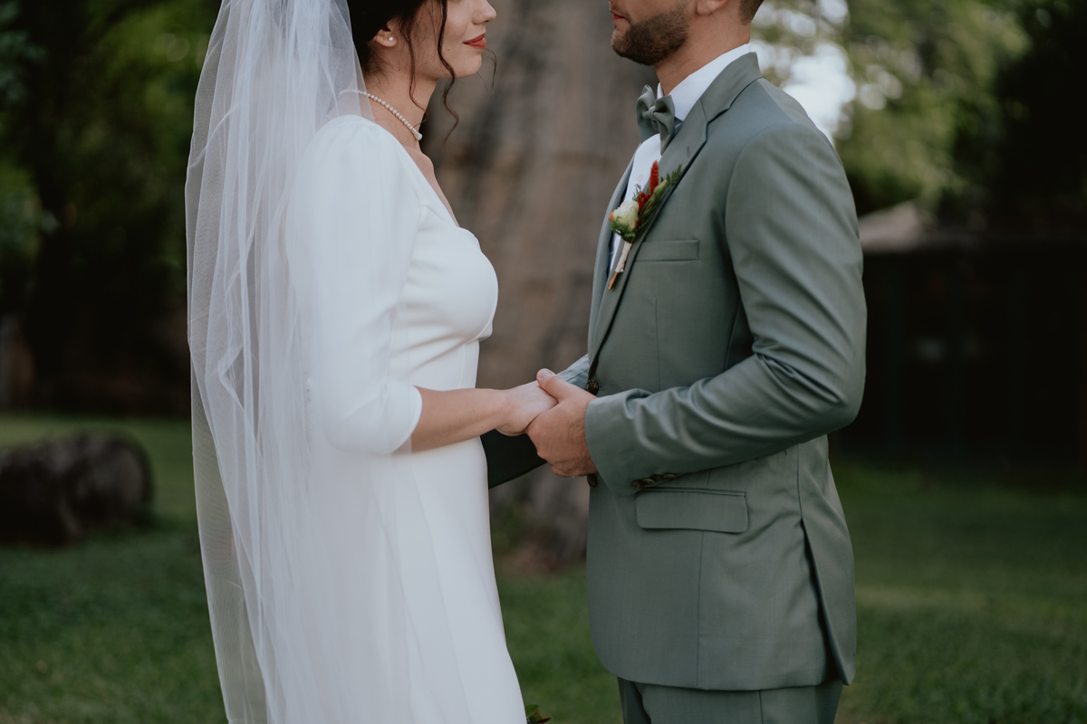 Fotografía de bodas. First look Boda en Castillo de Remanso, Paraguay.
David Alvarado Fotografía