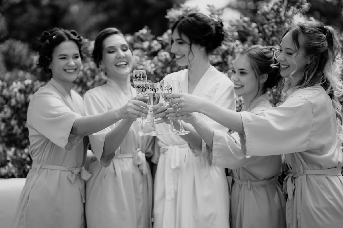 Fotografía de bodas. previa de la novia en su Boda en Castillo de Remanso, Paraguay
David Alvarado Fotografía