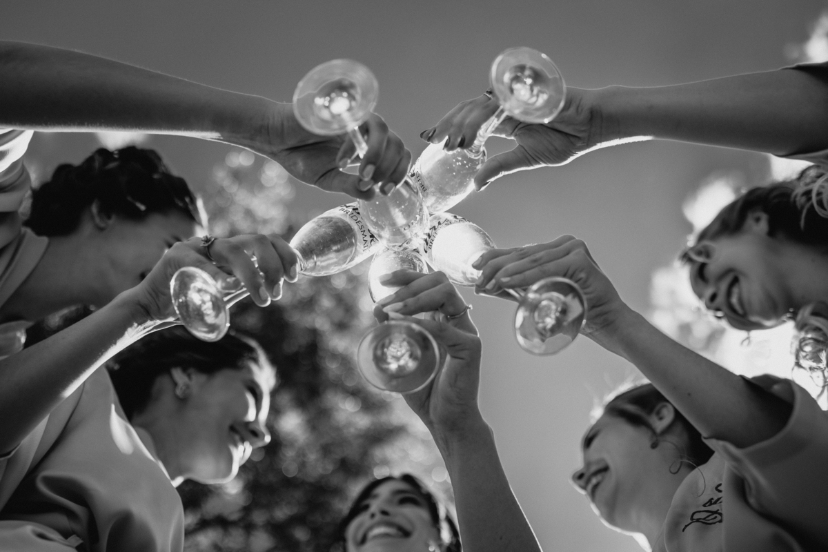 Fotografía de bodas. previa de la novia en su Boda en Castillo de Remanso, Paraguay
David Alvarado Fotografía