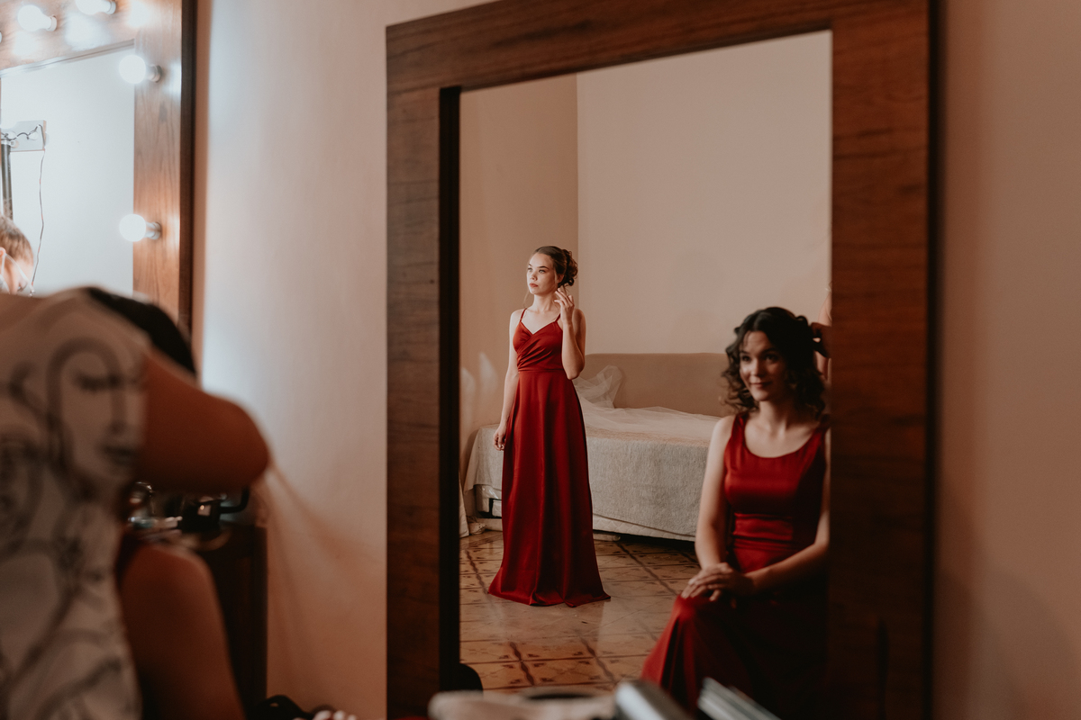 Fotografía de bodas. previa de la novia en su Boda en Castillo de Remanso, Paraguay
David Alvarado Fotografía