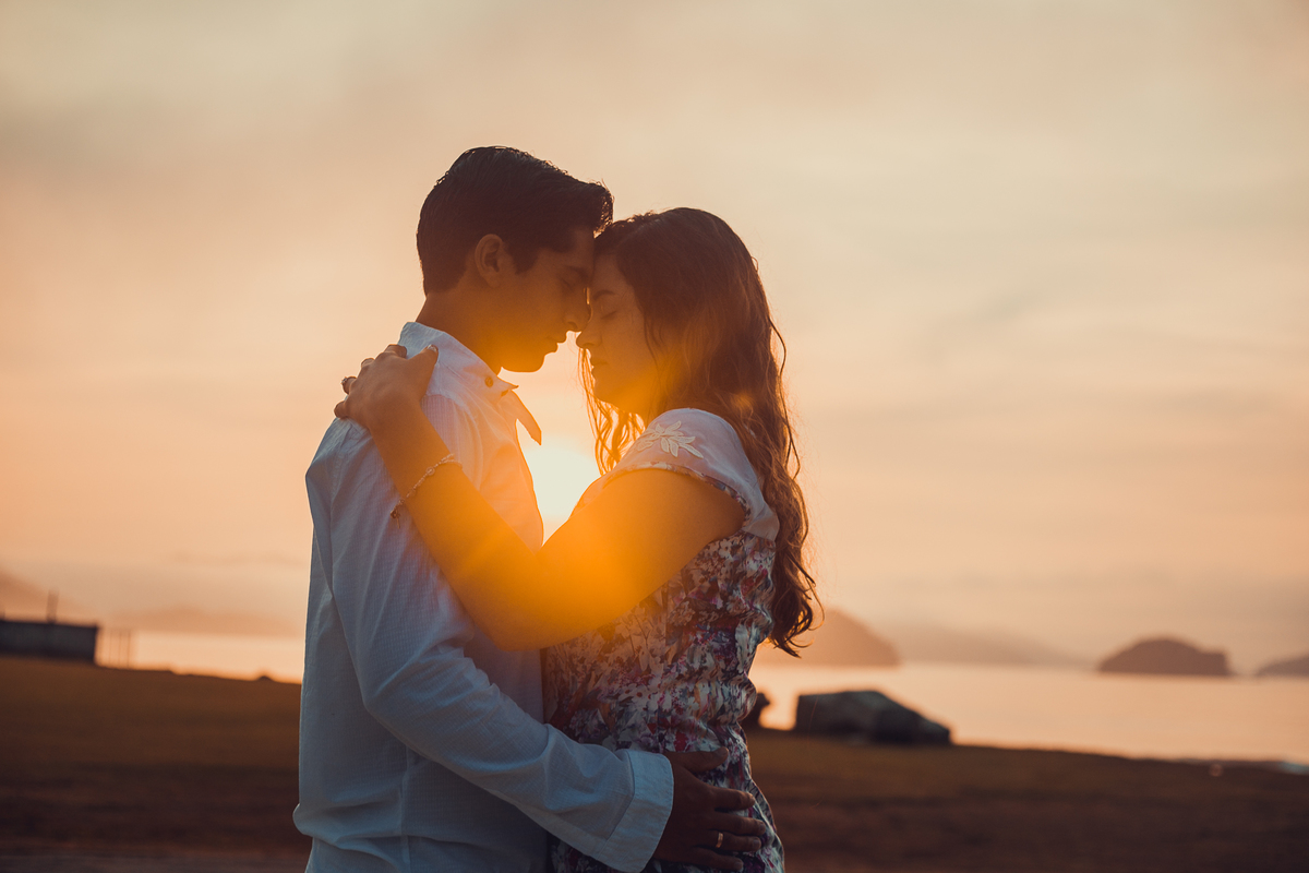 Ensaio casal Caraguatatuba amanhecer na praia