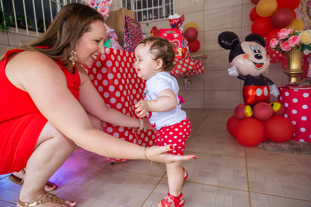 bebe dando primieros passos