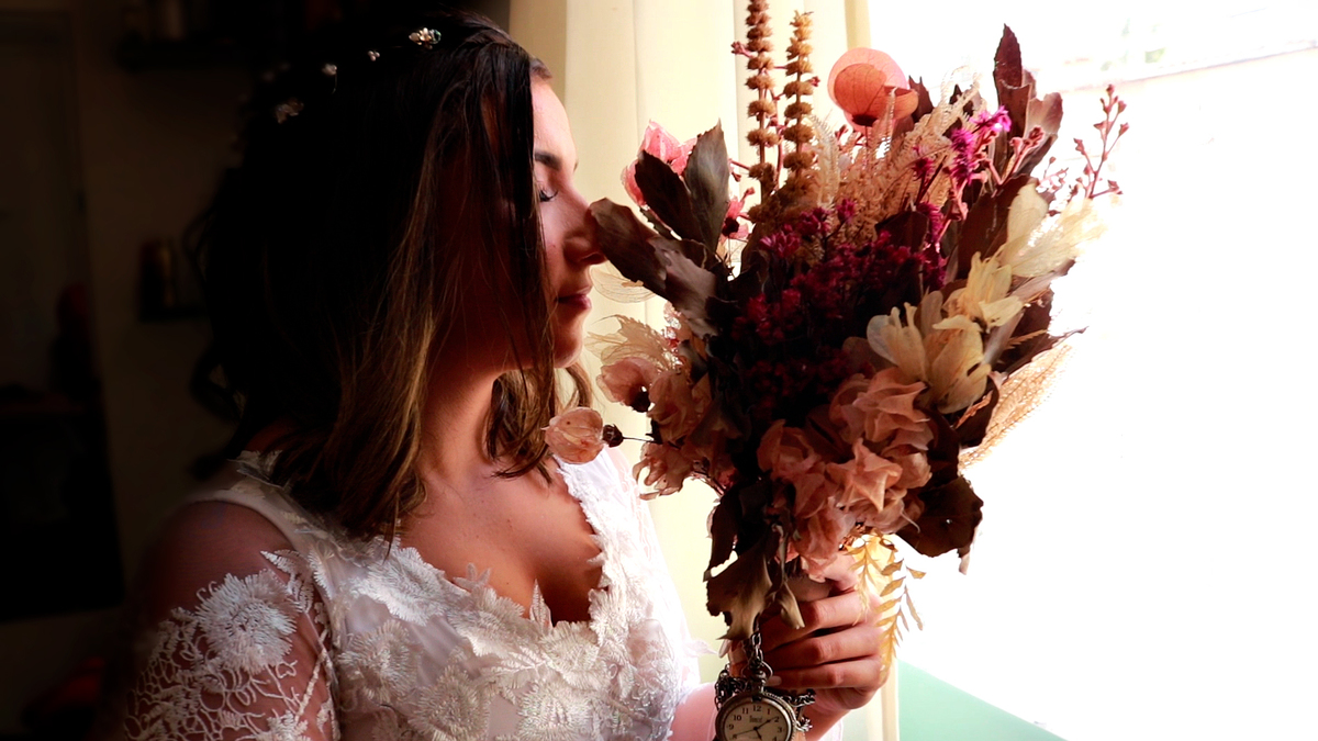 Casamento não é um nome, é um verbo. Não é algo que você tem. É algo que você faz. É a forma como você ama o seu parceiro a cada dia.
Barbara De Angelis