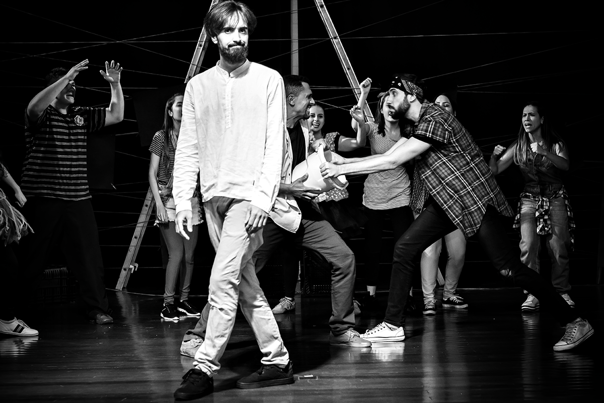 Briga preto e branco Teatro Araraquara 