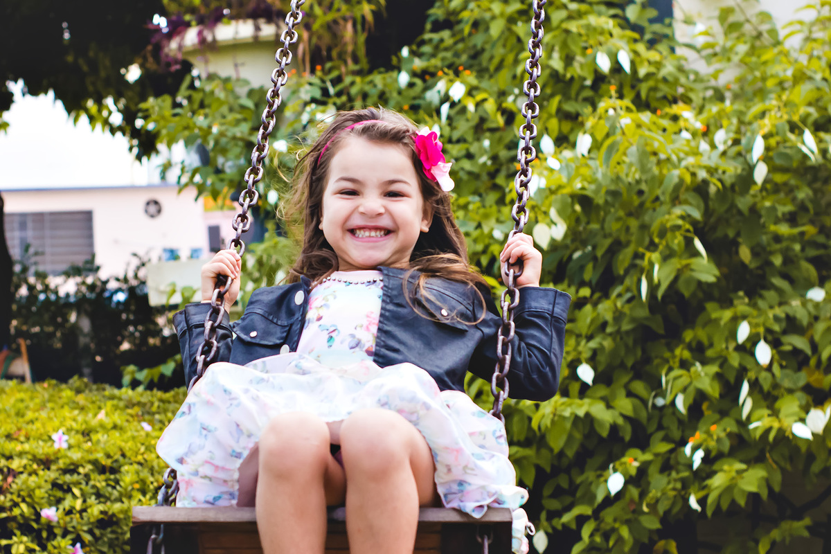 ensaio infantil, book infantil, ensaio Araraquara, book Araraquara, criança no balanço Araraquara, fotografia infantil, sorriso de criança, 