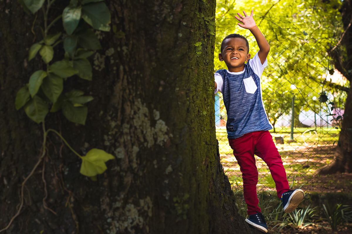 Araraquara, book Araraquara, criança no balanço Araraquara, fotografia infantil, ensaio com dinossauro, ensaio fotográfico no parque, ensaio com carreta, 