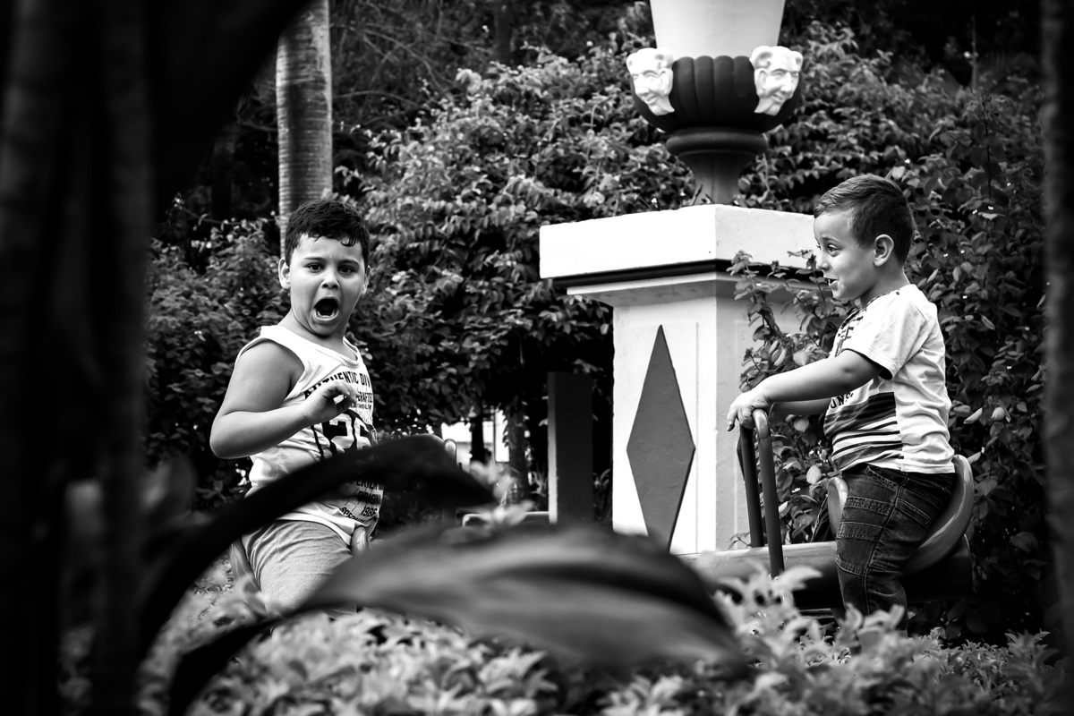 Araraquara, book Araraquara, criança no balanço Araraquara, fotografia infantil, ensaio com  crianças, ensaio fotográfico no parque, Daae, carreta no parque 