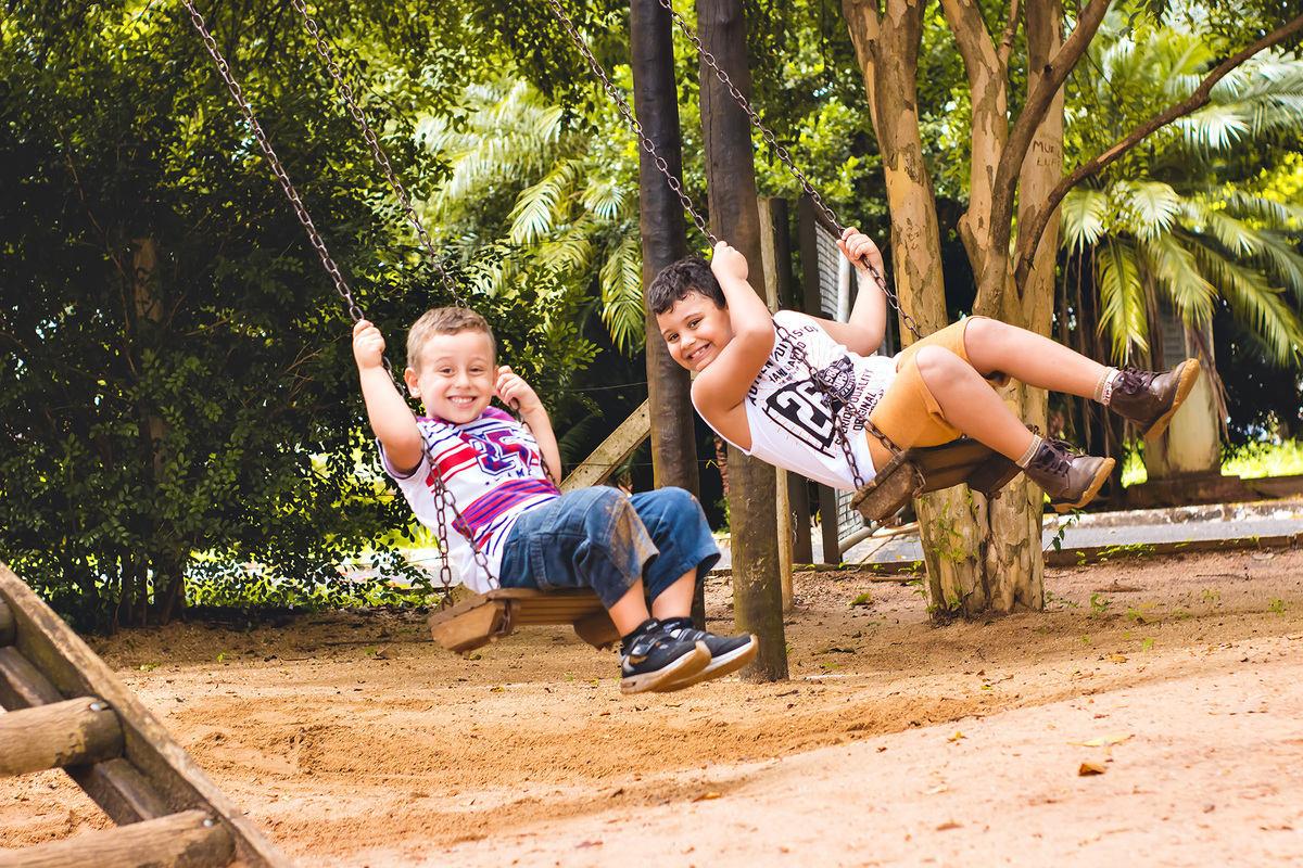 Araraquara, book Araraquara, criança no balanço Araraquara, fotografia infantil, ensaio com  crianças, ensaio fotográfico no parque, Daae, ensaio no balanço