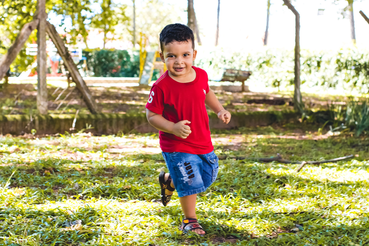 Araraquara, book Araraquara, criança no balanço Araraquara, fotografia infantil, ensaio com  crianças, ensaio fotográfico no parque, book fotográfico infantil