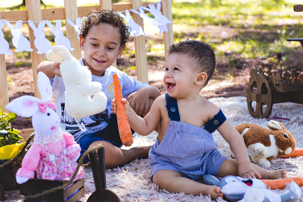 fotografia de crianças em Araraquara, fotografia infantil, ensaio com  crianças, ensaio fotográfico no parque, book fotográfico infantil, criança ensaio pascoa