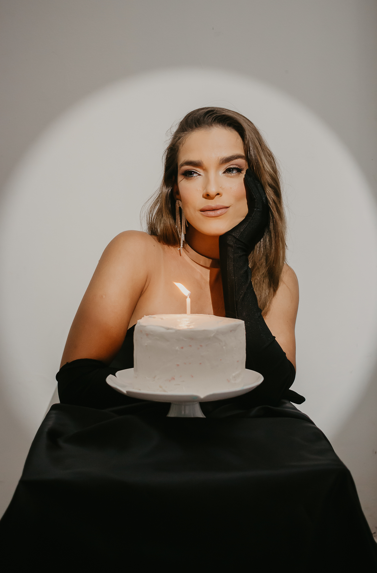 Ensaio de aniversário
 em estúdio com bolo
