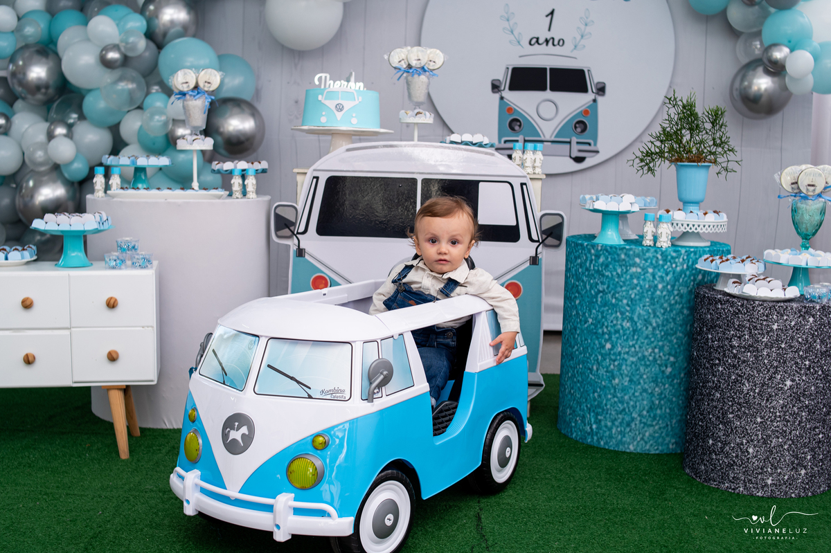 1 aninho do Theron tema de kombi festa infantil kombi motorizada