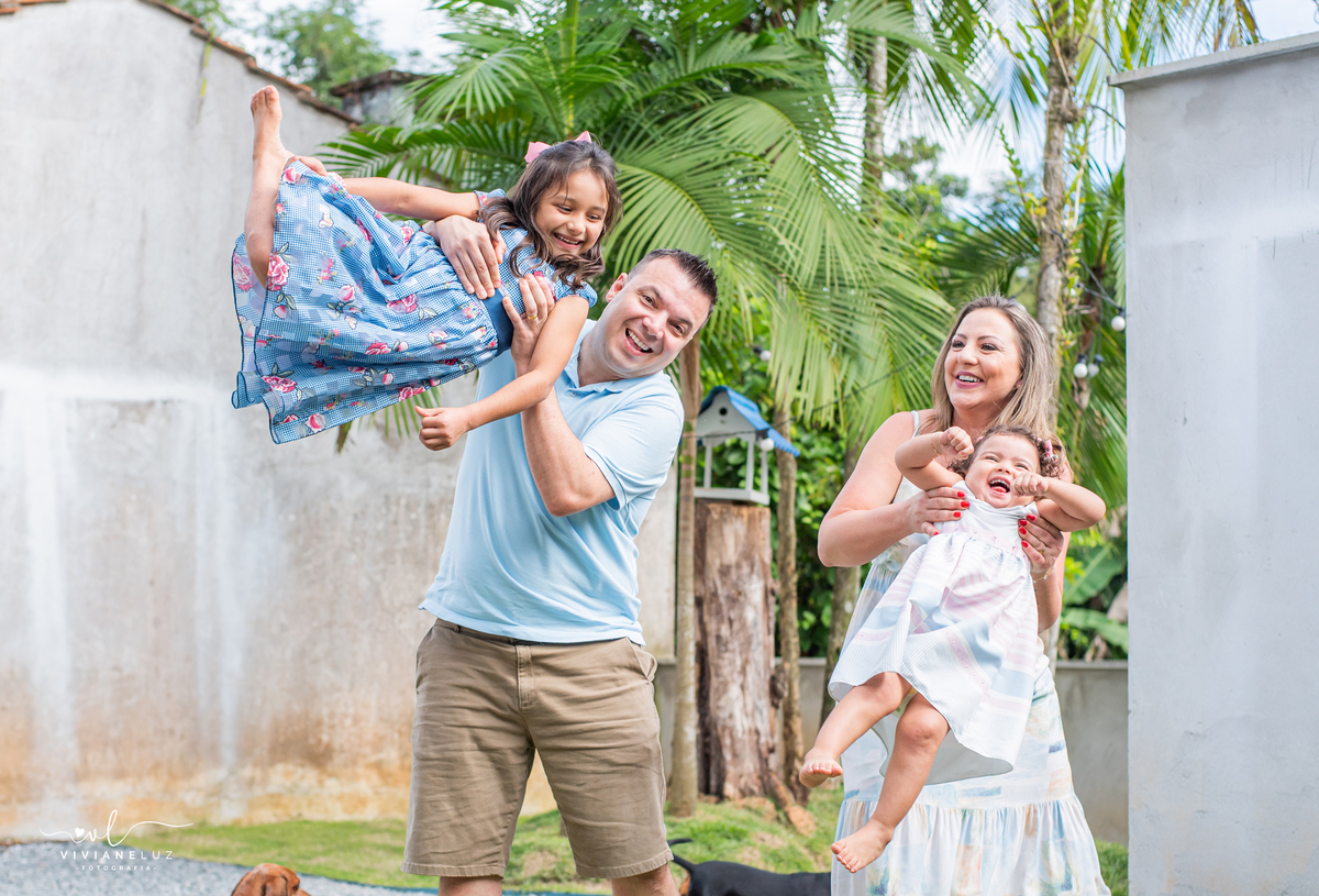 familia feliz sessão externa de fotografia viviane luz 