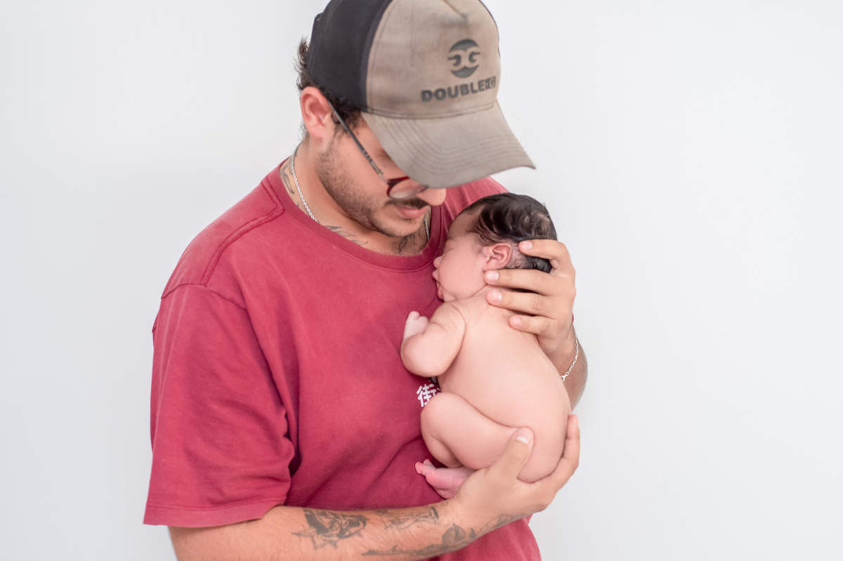 foto com pai no newborn