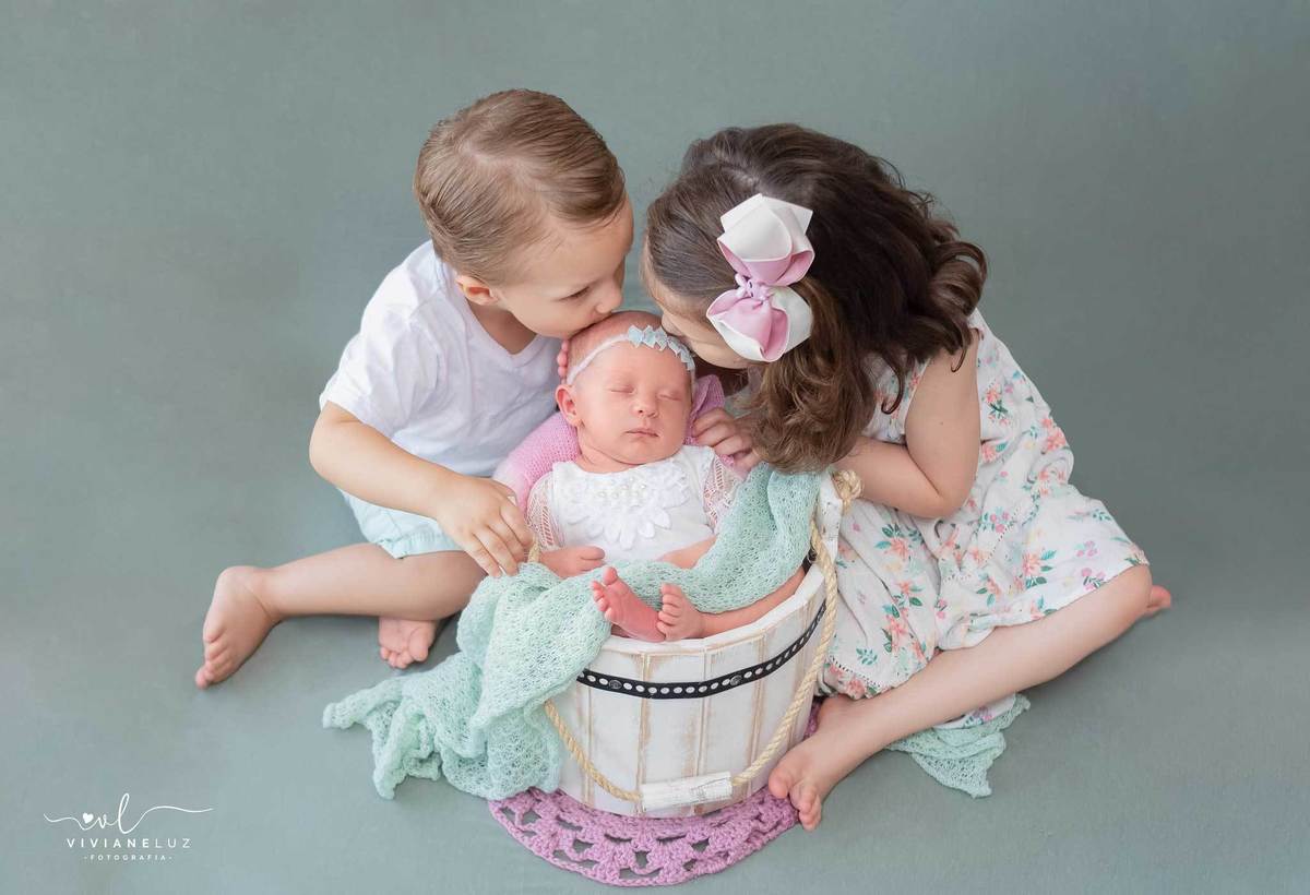 fotos com irmãos fotos de familia newborn em familia