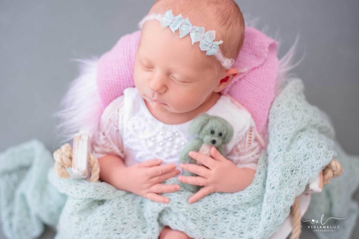 fotografia domiciliar newborn verde e rosa em guaramirim