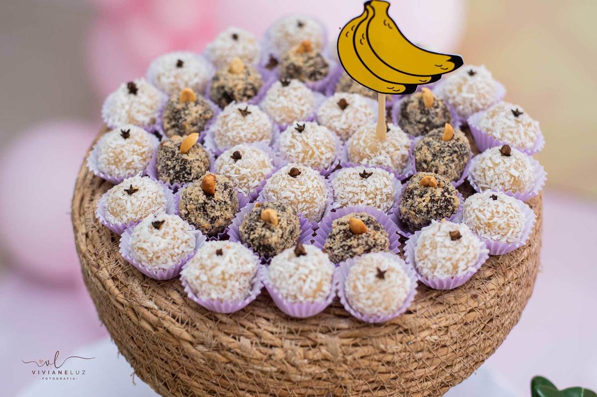 docinho de cajuzinho e beijinho para festas