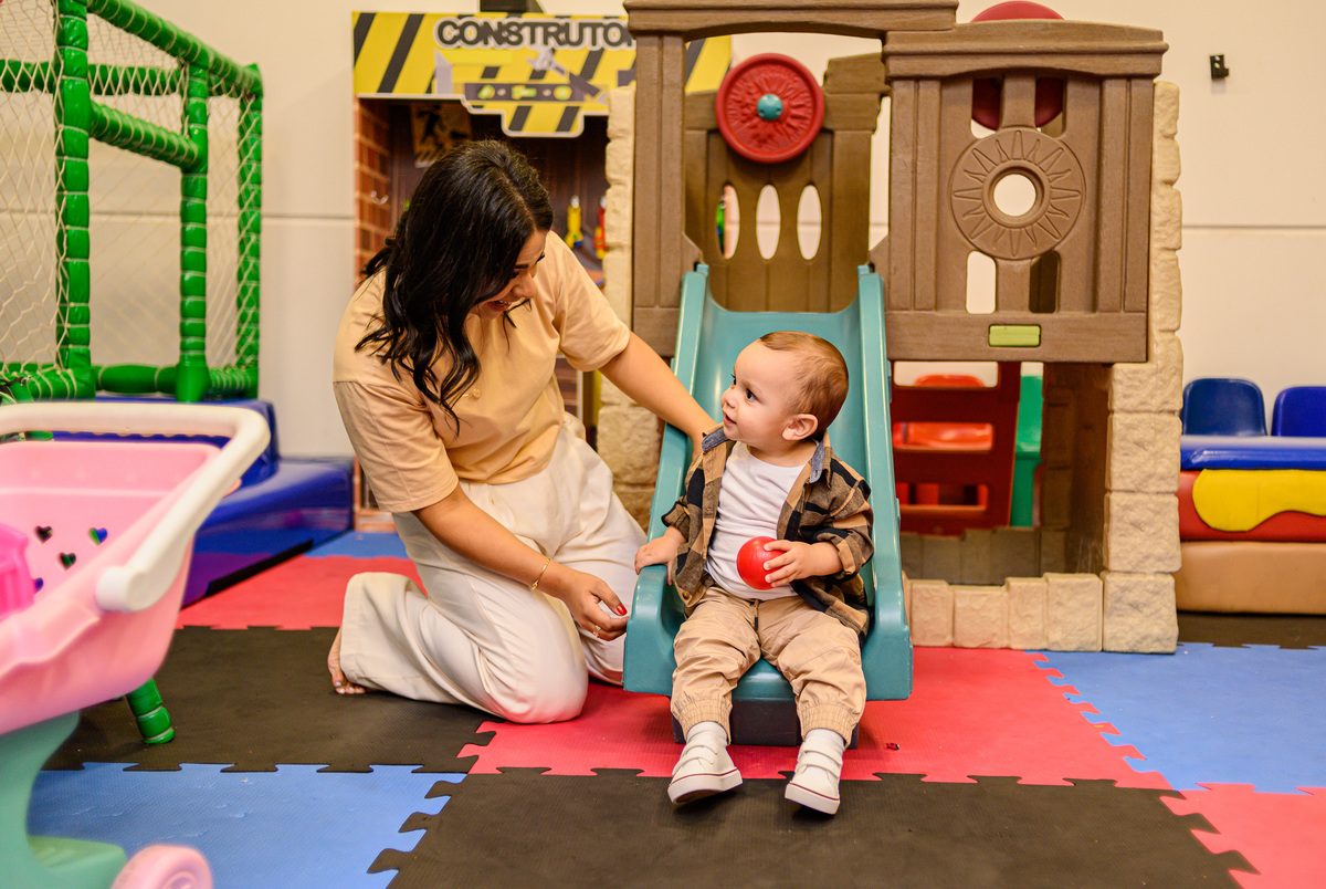 mãe e filho na festa