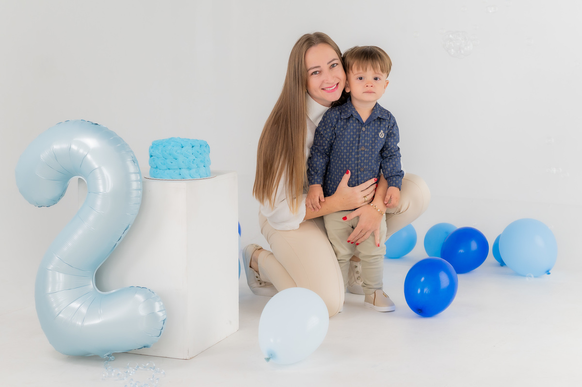 fotos de 2 anos menino azul