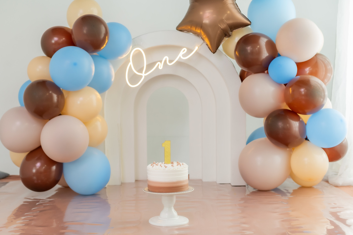 smash the cake menino azul e marrom