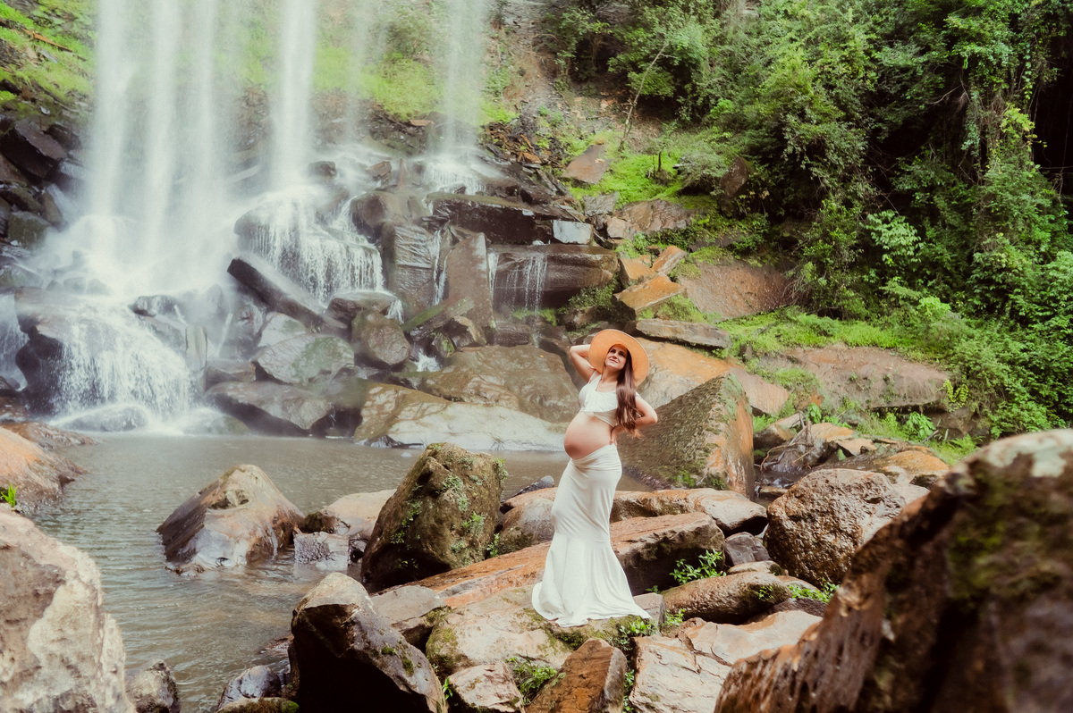ensaio de gestante na cachoeira paulista em dr pedrinho