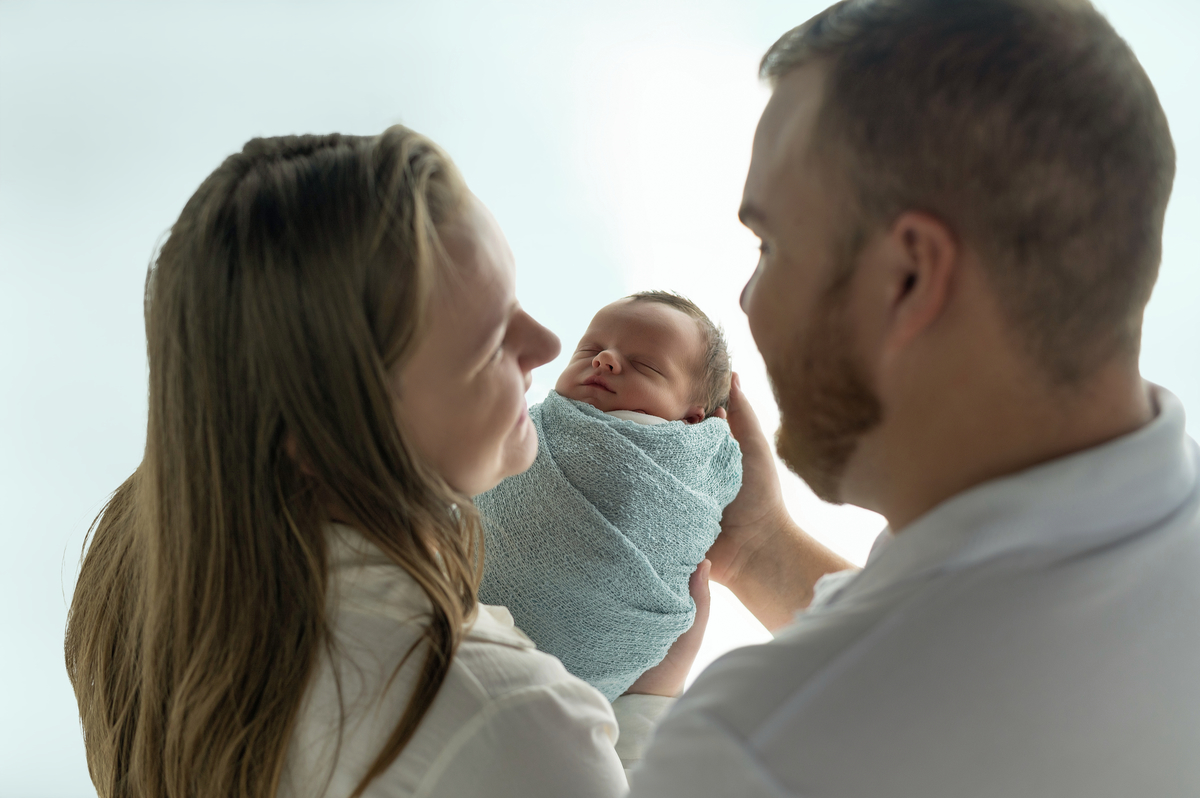foto newborn em familia