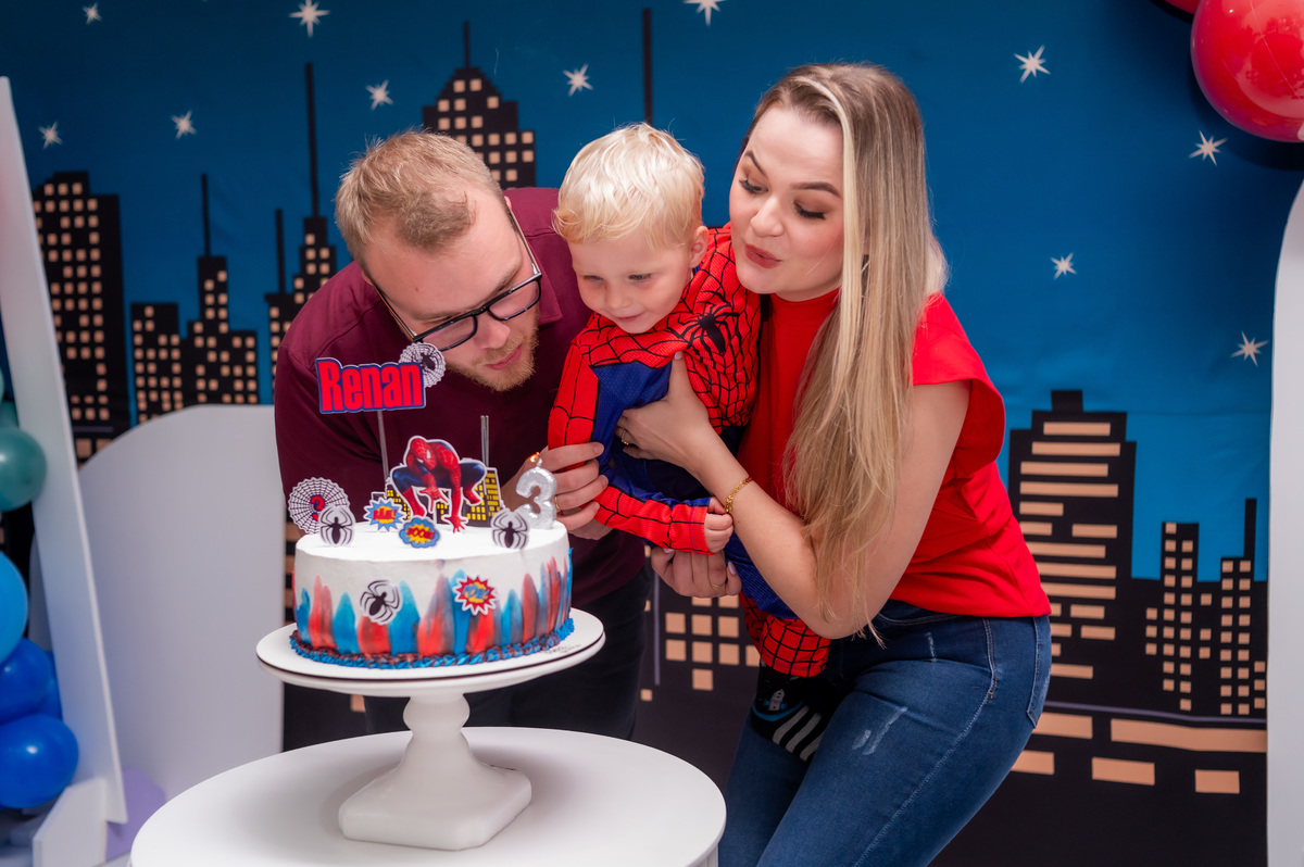3 anos de menino com super herois