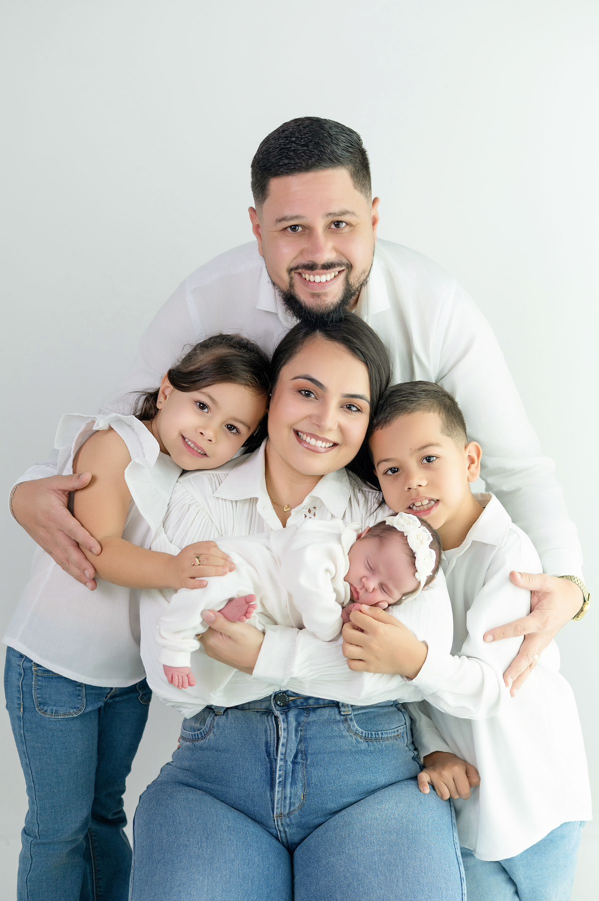 fotos da familia no ensaio newborn