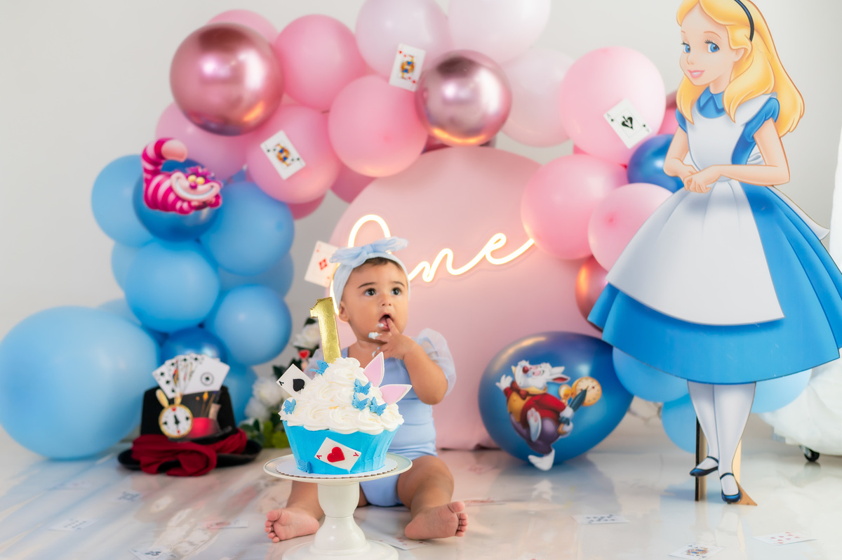 decoração e bolo alice no pais das maravilhas