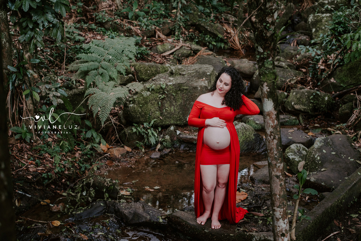 gestante fotografa de guaramirim familia pets ensaio externo de gestante natureza campo mae de menino mae de menina bebe arco iris vestido arco iris vestido gestante parque malwee