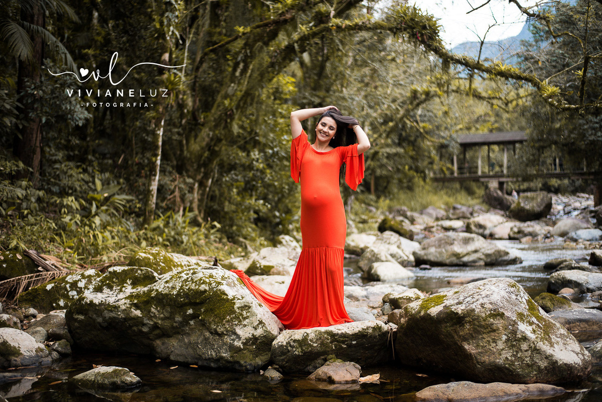 gestante fotografa de guaramirim familia pets ensaio externo de gestante natureza campo mae de menino mae de menina bebe arco iris vestido arco iris vestido gestante estrada bonita