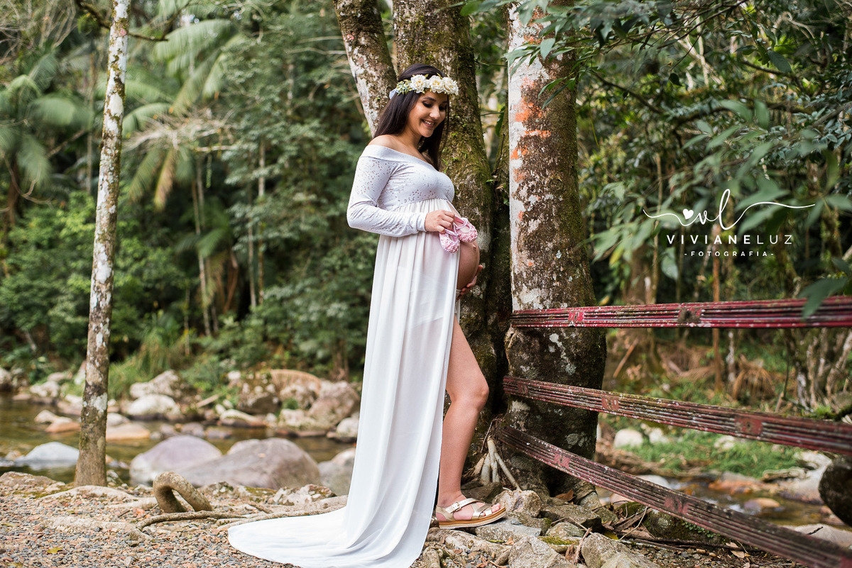 gestante fotografa de guaramirim familia pets ensaio externo de gestante natureza campo mae de menino mae de menina bebe arco iris vestido arco iris vestido gestante estrada bonita