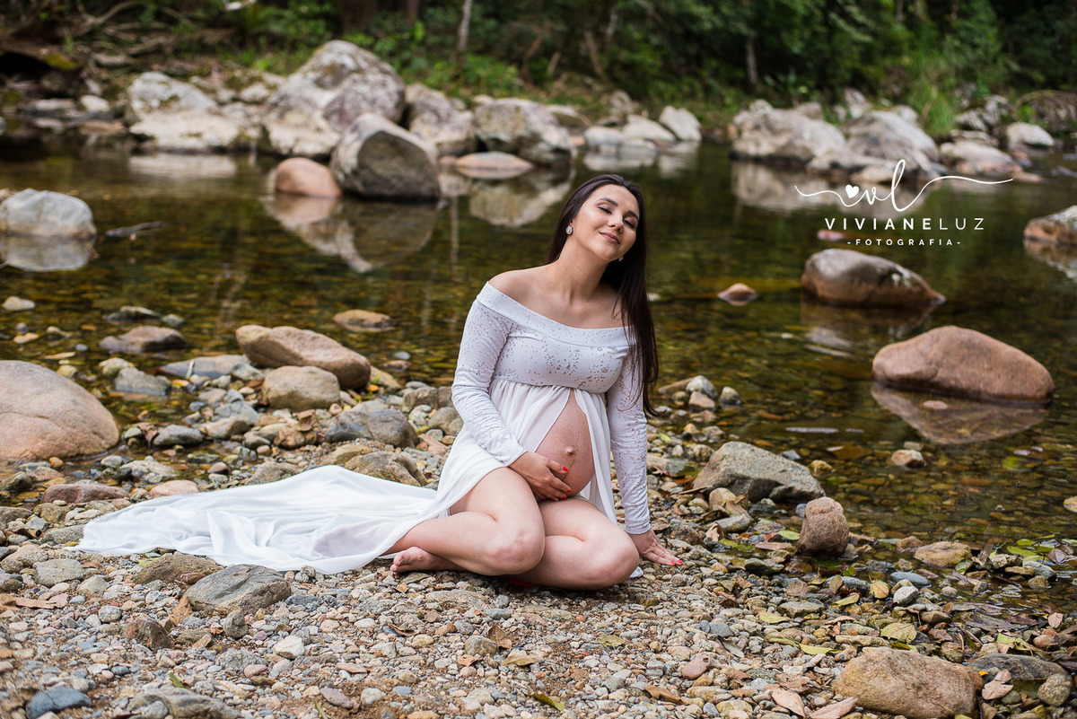 gestante fotografa de guaramirim familia pets ensaio externo de gestante natureza campo mae de menino mae de menina bebe arco iris vestido arco iris vestido gestante estrada bonita