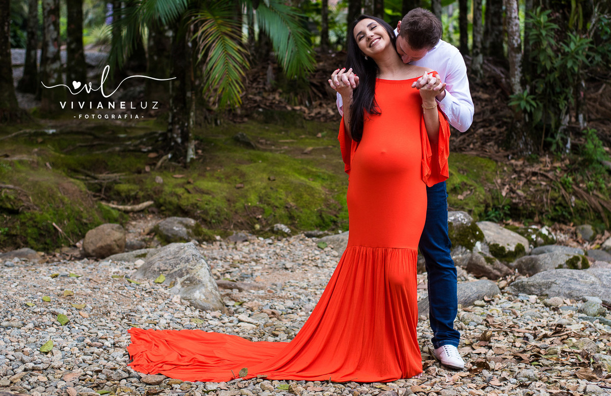 gestante fotografa de guaramirim familia pets ensaio externo de gestante natureza campo mae de menino mae de menina bebe arco iris vestido arco iris vestido gestante estrada bonita