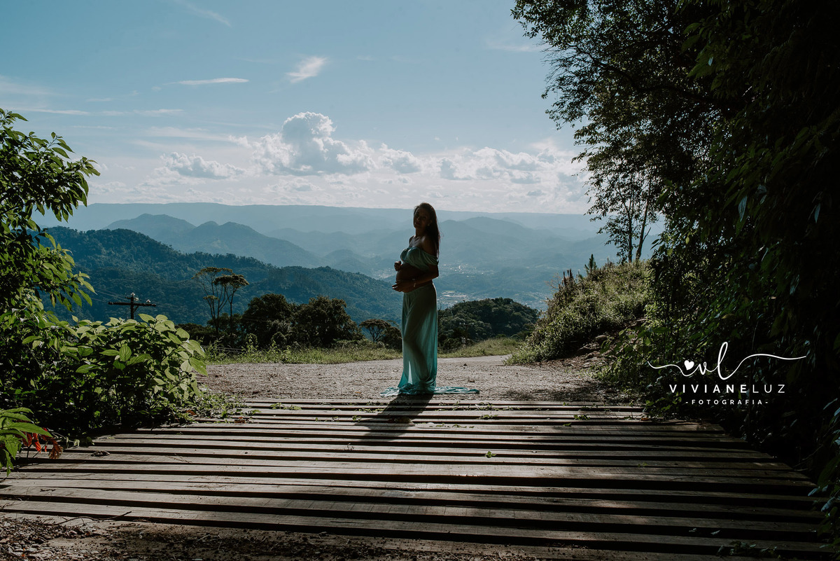 gestante fotografa de guaramirim familia pets ensaio externo de gestante natureza campo mae de menino mae de menina bebe arco iris vestido arco iris vestido gestante