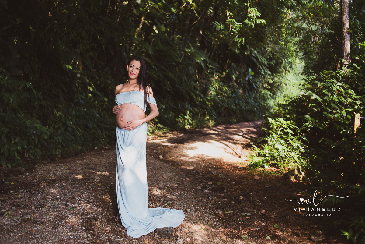 gestante fotografa de guaramirim familia pets ensaio externo de gestante natureza campo mae de menino mae de menina bebe arco iris vestido arco iris vestido gestante